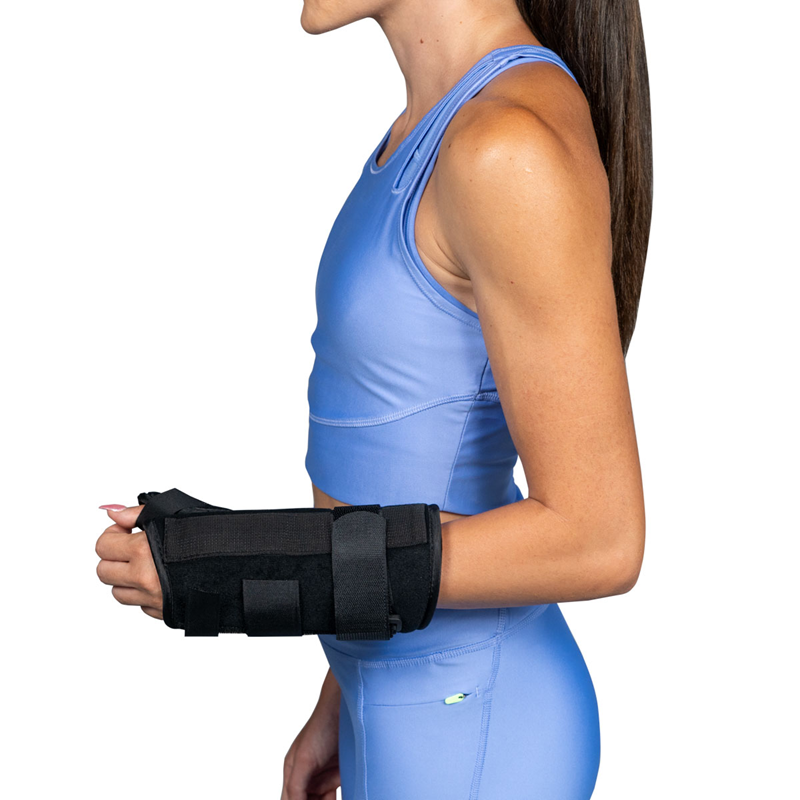 Lühike käe-randmeortoos pöidlatoega Ref A2437